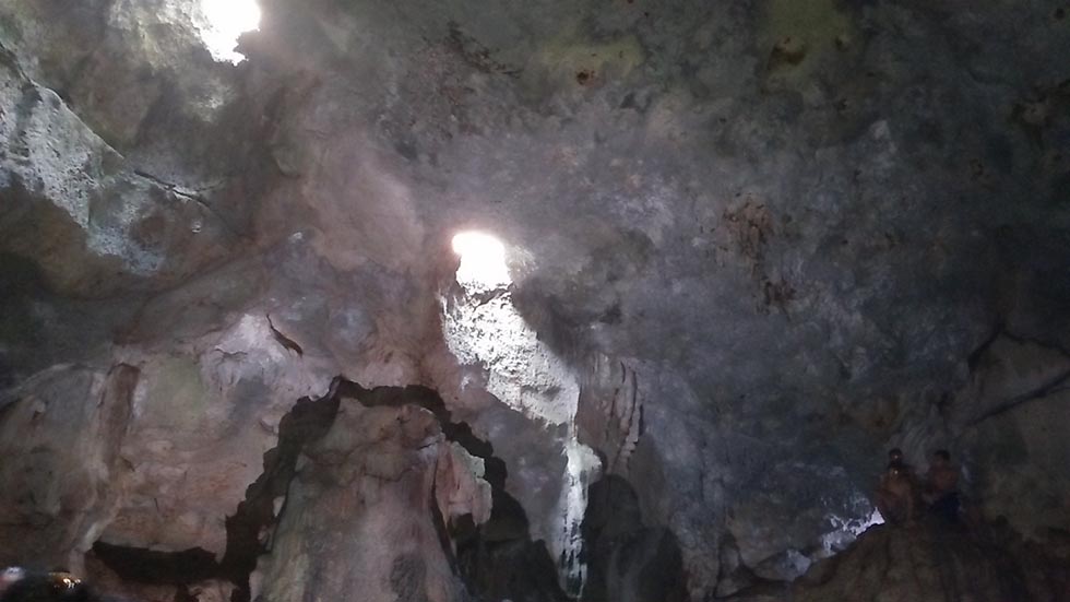 フィリピン一人旅で冒険！洞窟内部へ潜入